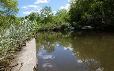 Milwaukee’s Harbor District awarded first-ever “Trash Free Waters” grant for Kinnickinnic River clean up