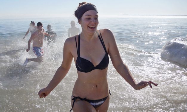 Milwaukeeans make 2018 Polar Bear Plunge despite subzero temps