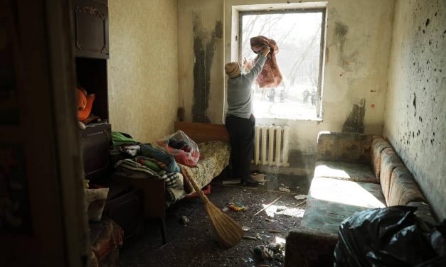 Images from the frontlines: Sergi Mykhalchuk photographs the people of Kyiv living daily with war