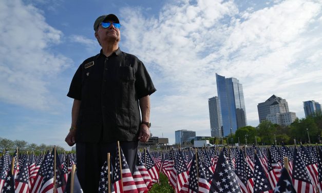 A Field of Flags 2023: Milwaukee’s War Memorial Center honors fallen soldiers with 15,015 U.S. flags