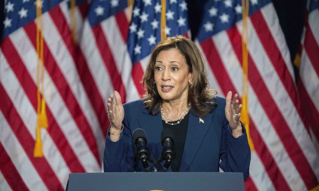 Harris tells cheering Milwaukee crowd that November election is “a choice between freedom and chaos”