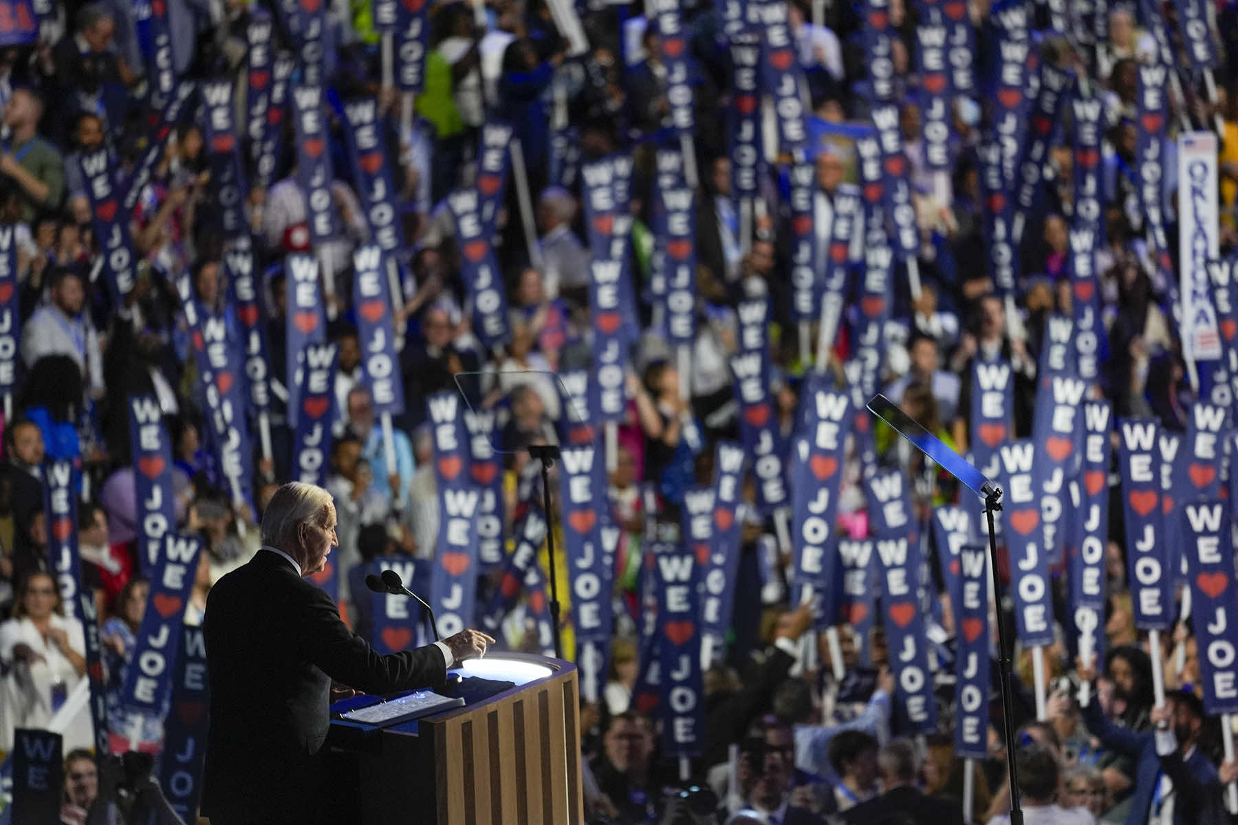 We Love You Joe President Biden gets rousing ovation as he gives