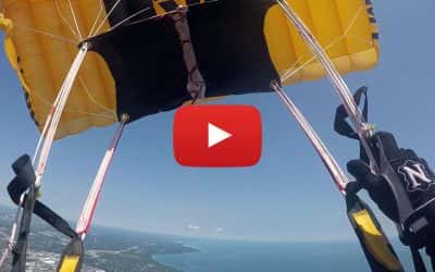 Video: U.S. Army Golden Knights parachute into Milwaukee Airshow