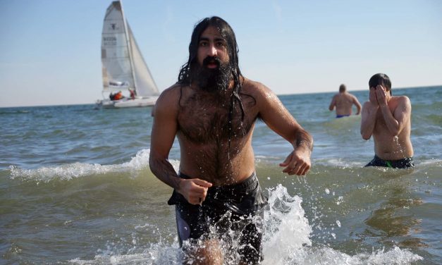 The Big Plunge 2020: Hundreds pack Bradford Beach for frosty New Year’s Day dip in Lake Michigan