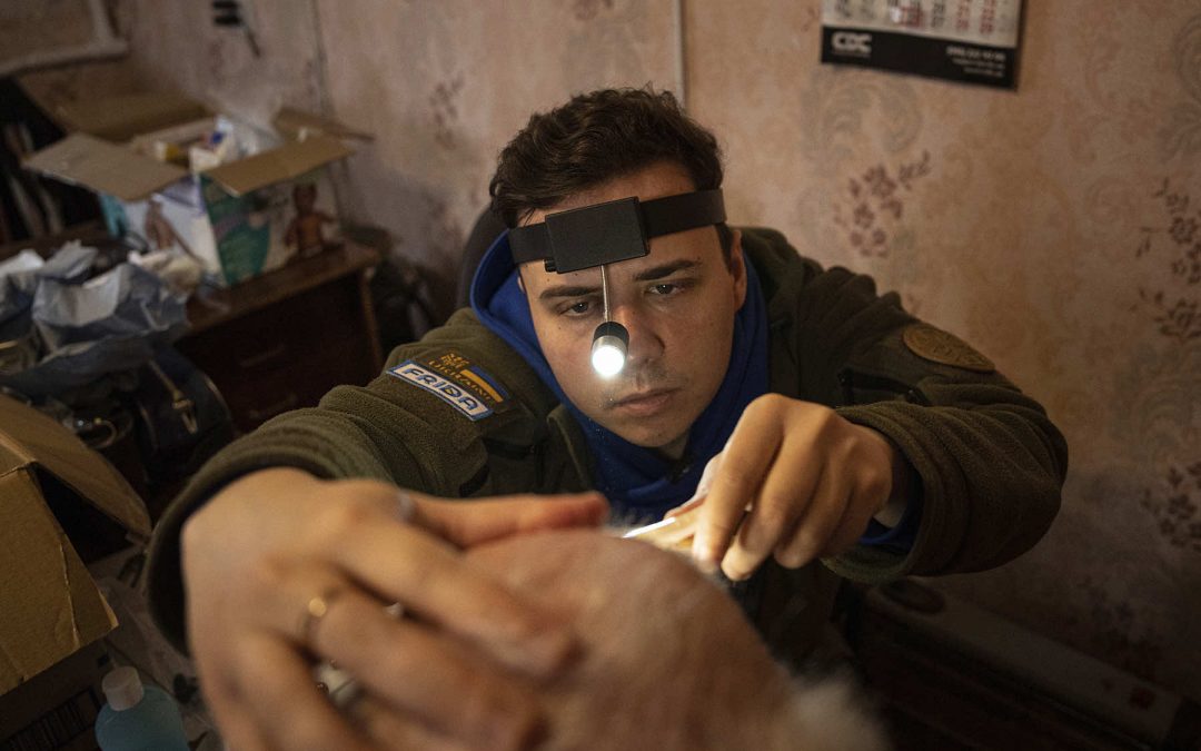 Medical volunteers in Ukraine set up specialty clinics to treat residents near the frontlines