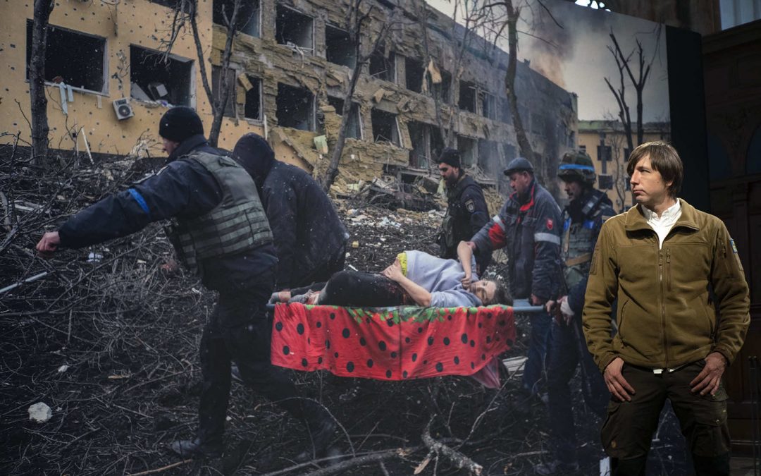 Evgeniy Maloletka’s image of Mariupol hospital attack wins multiple photo awards including Pulitzer Prize