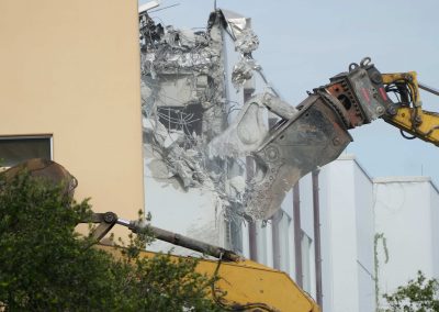 062124_DemolishingTrauma_04b_WilfredoLee