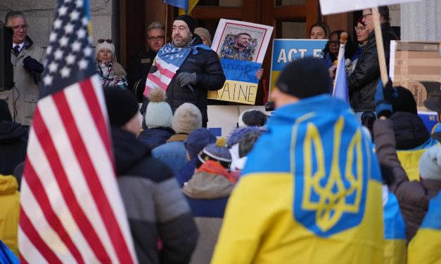 Milwaukee residents rally in outrage over Trump’s humiliation of Zelenskyy and betrayal of Ukraine